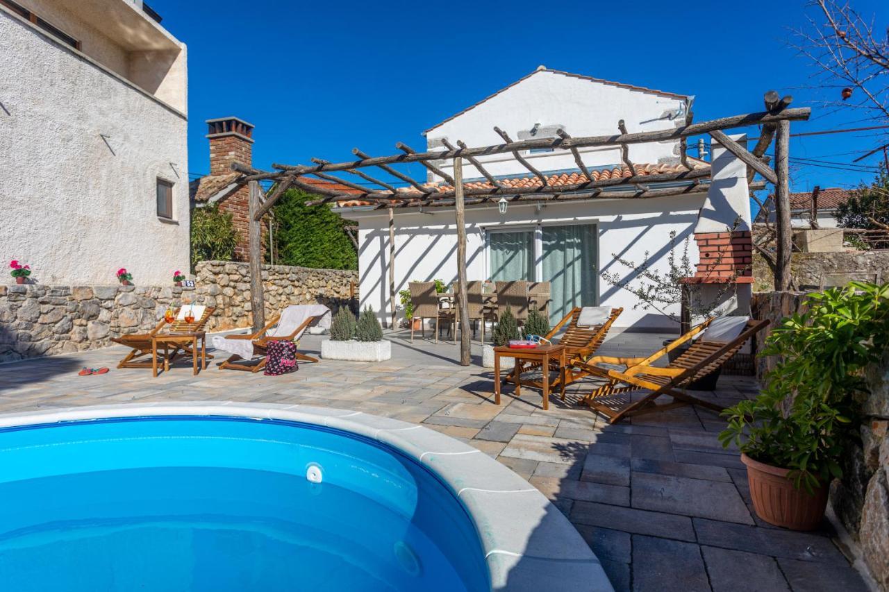 Villa Elm Milohnici Buitenkant foto